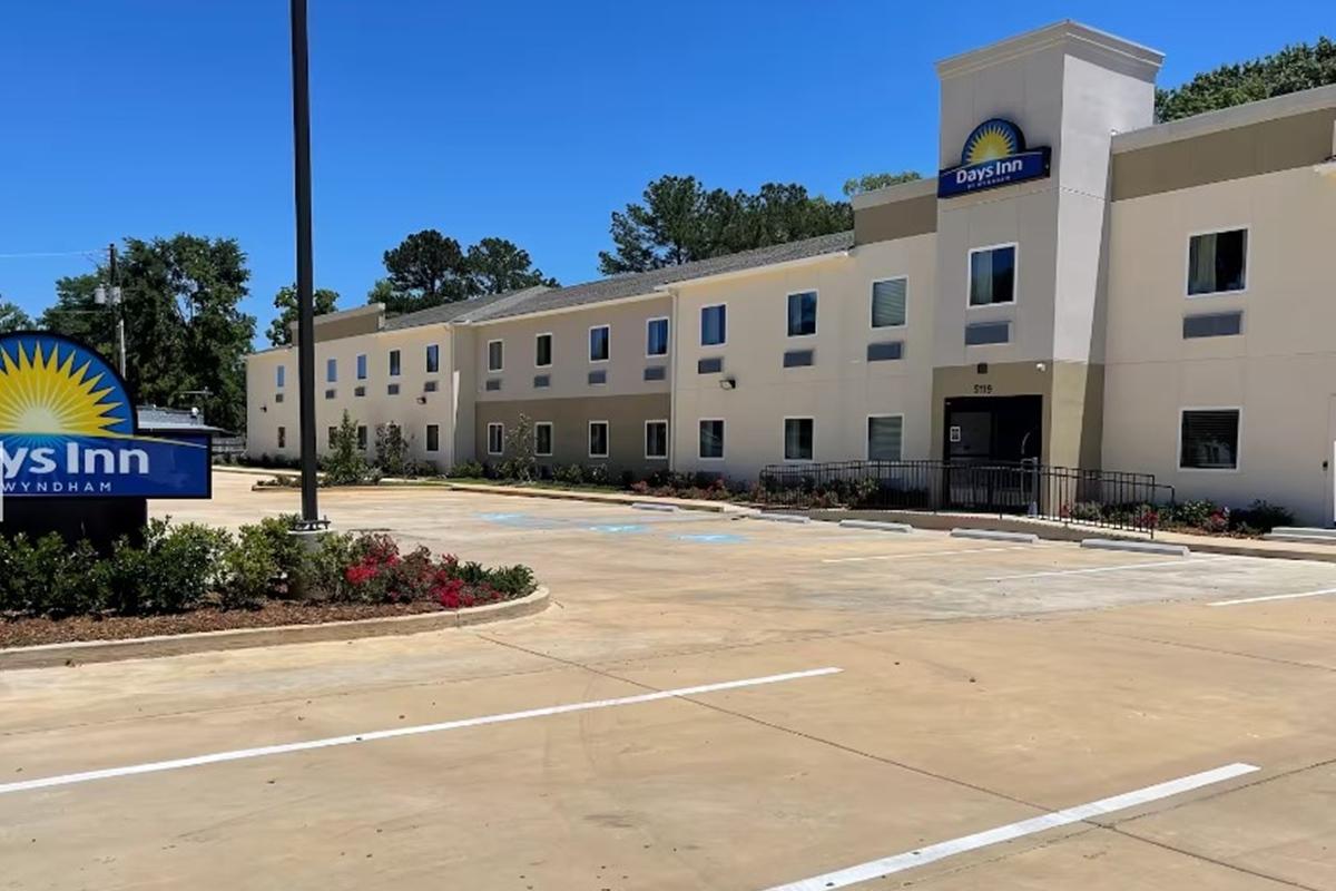 Days Inn By Wyndham Zachary La Exterior photo